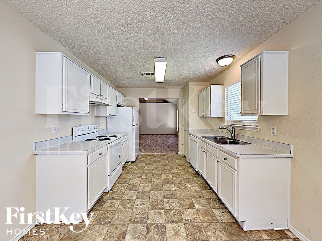 4204 N Coral Springs Dr - Photo 6 of 17