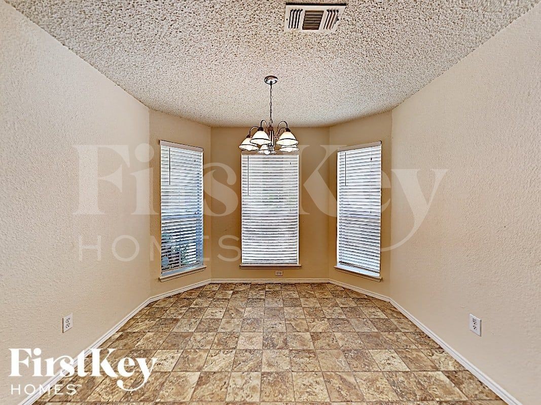 4204 N Coral Springs Dr - Photo 7 of 17