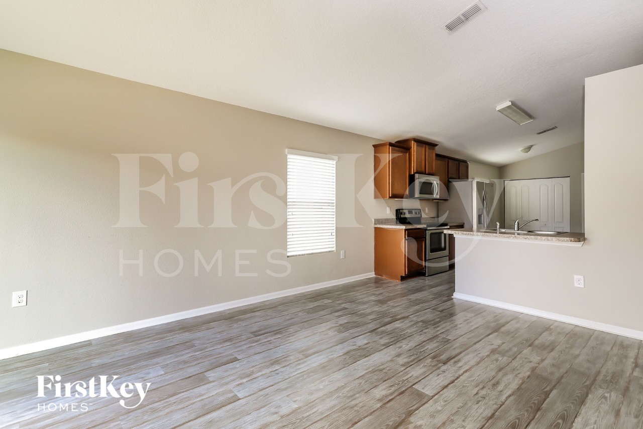 3843 Falcon Crest Dr - Photo 4 of 16