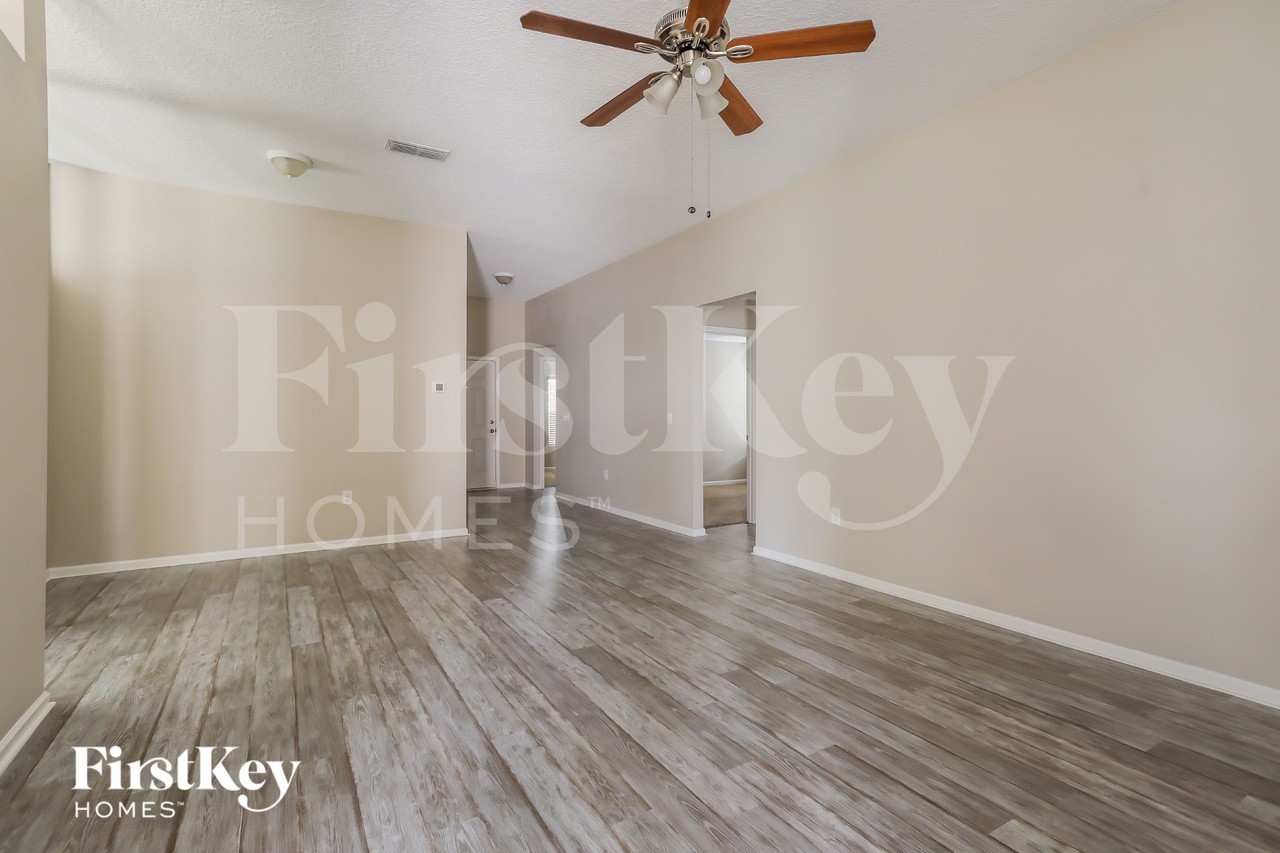 3843 Falcon Crest Dr - Photo 5 of 16