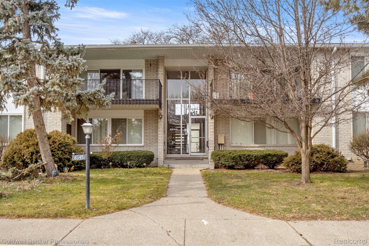 8545 Kennedy Cir