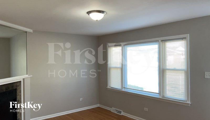16454 Roy St - Photo 2 of 9