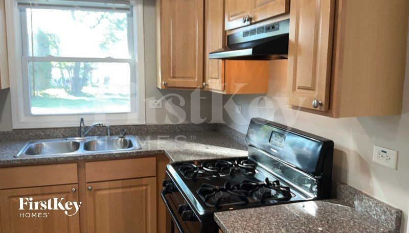 16454 Roy St - Photo 4 of 9