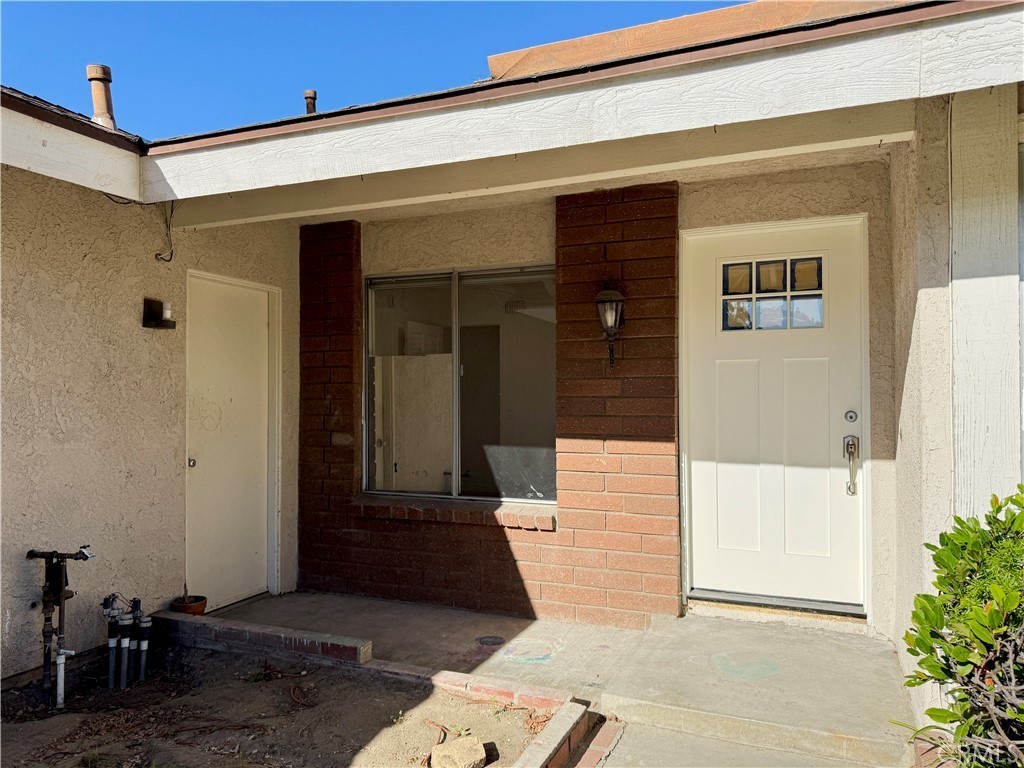 1415 Meadow Glen Rd - Photo 2 of 37
