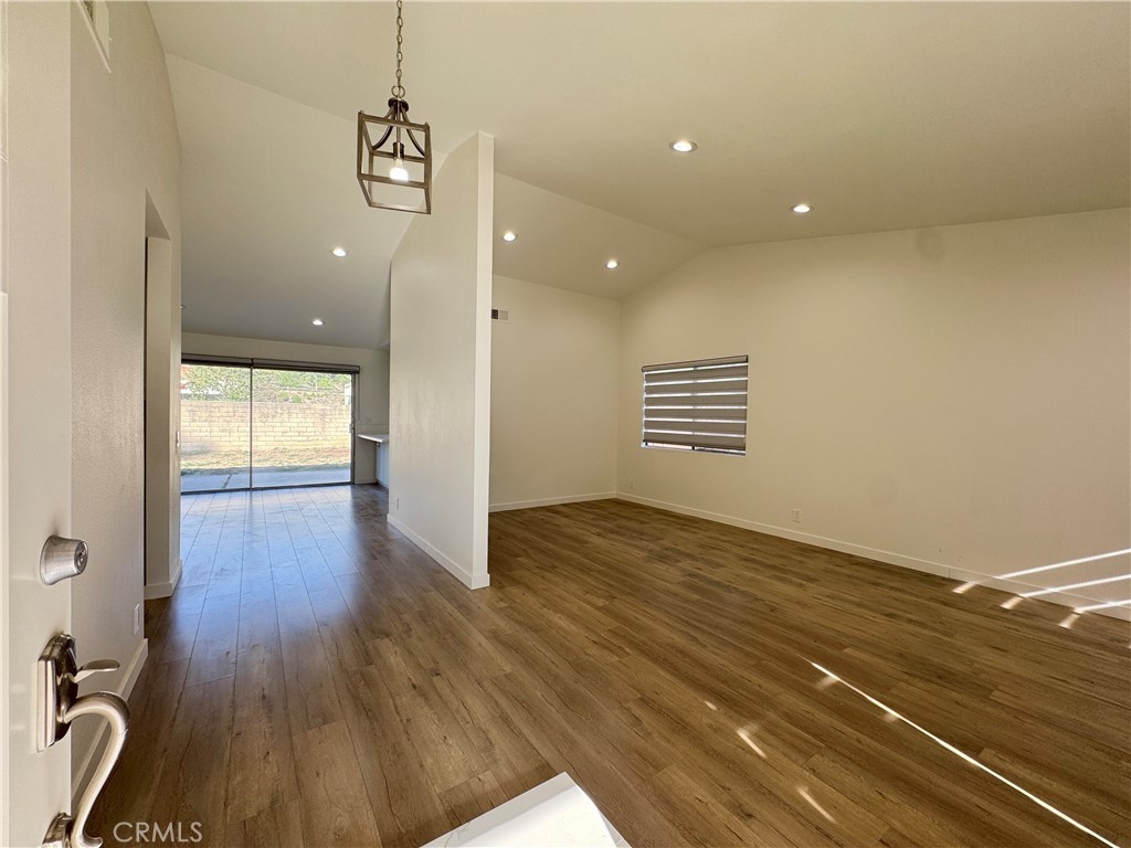 1415 Meadow Glen Rd - Photo 3 of 37