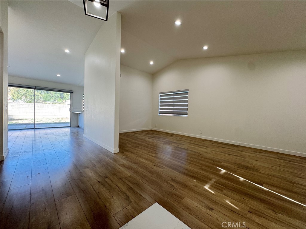1415 Meadow Glen Rd - Photo 4 of 37