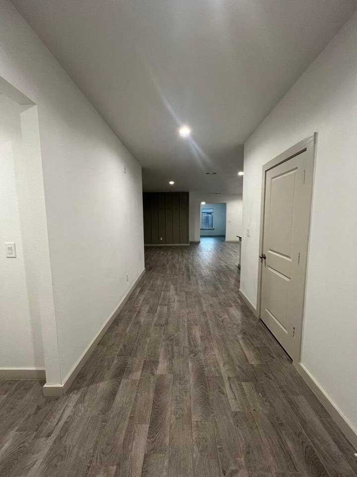 10518 Aberdeen Ave - Photo 2 of 20