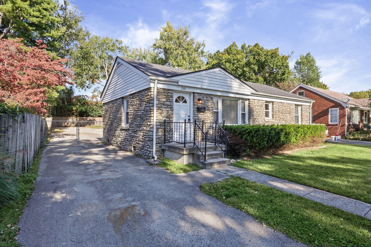 2321 Southgate Dr - Photo 2 of 24