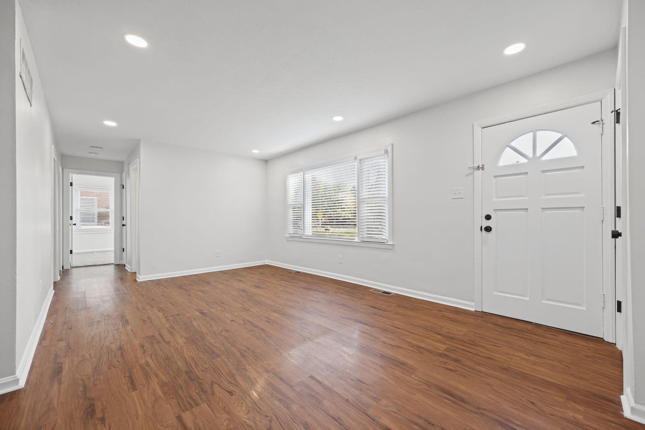 2321 Southgate Dr - Photo 4 of 24