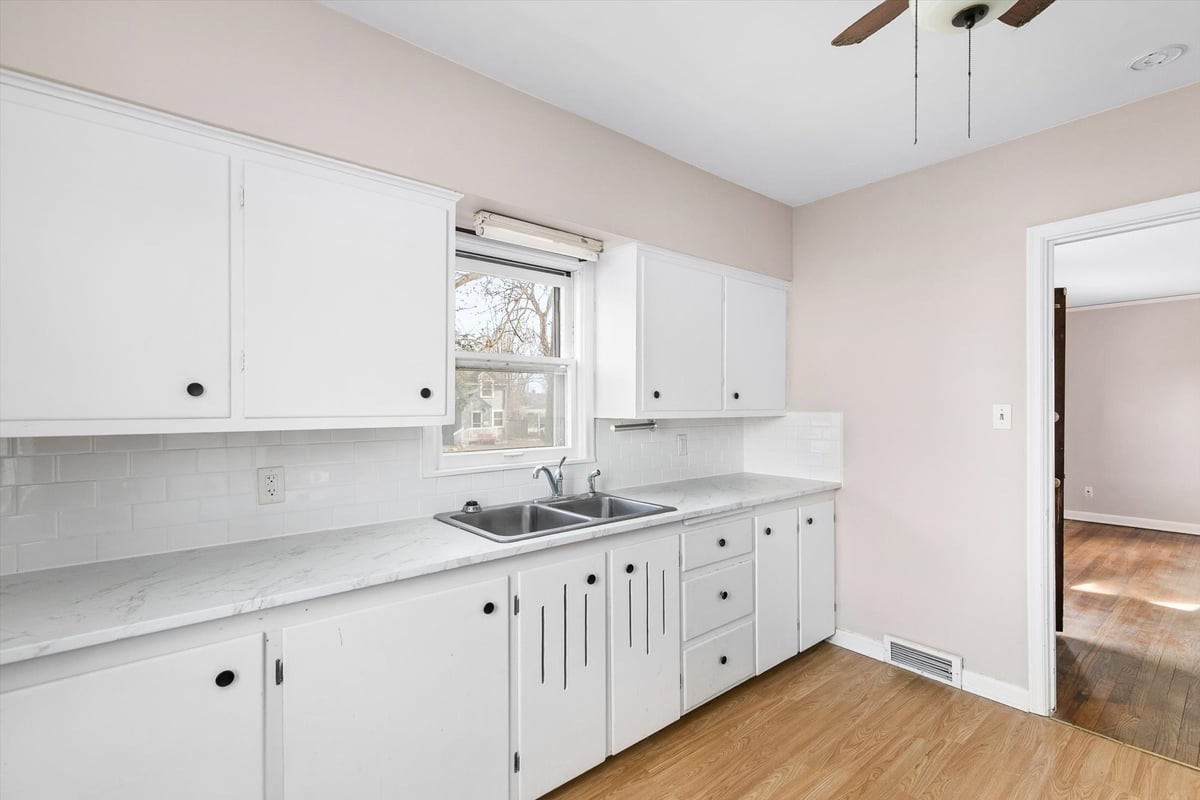1734 45th St - Photo 3 of 14