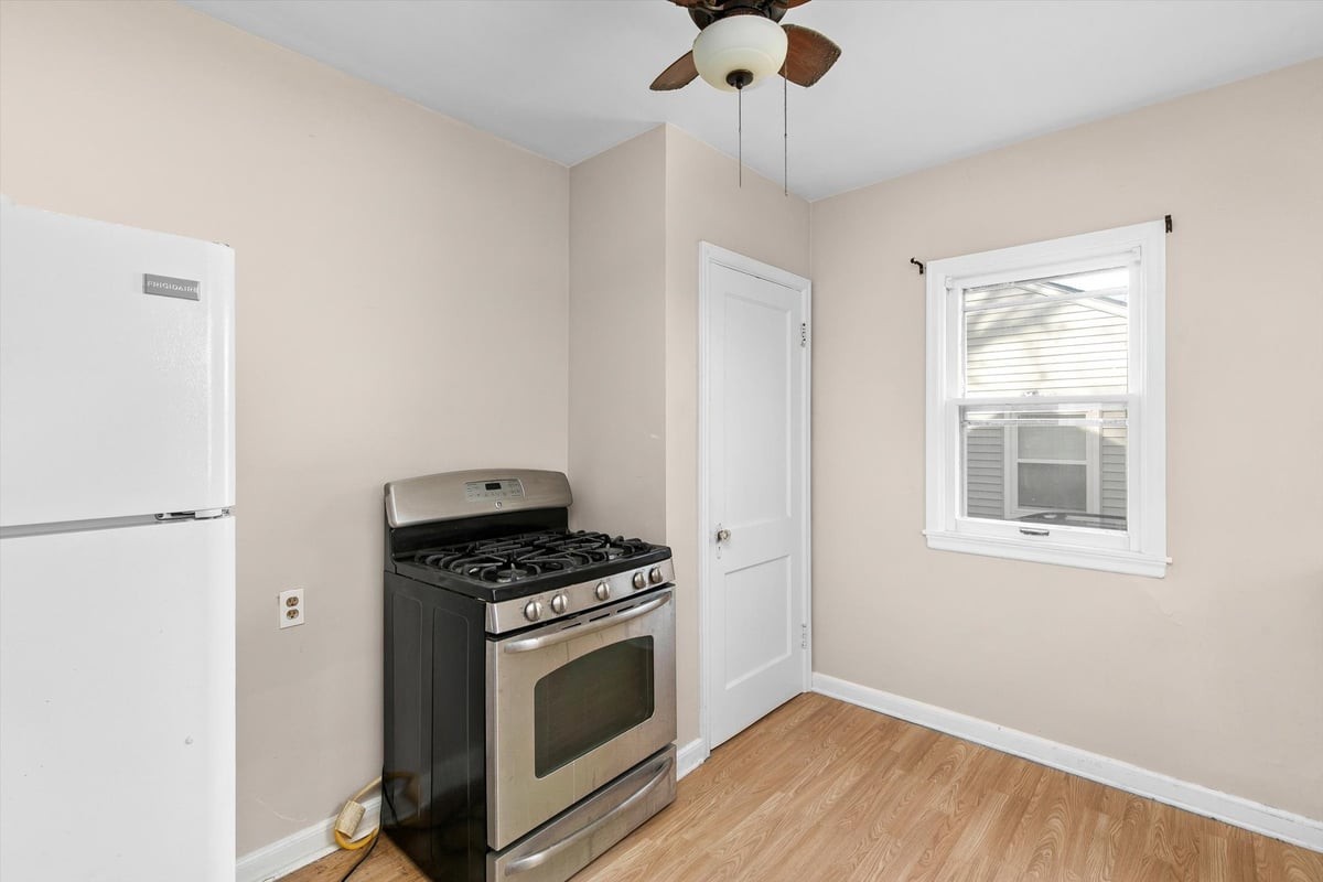1734 45th St - Photo 5 of 14