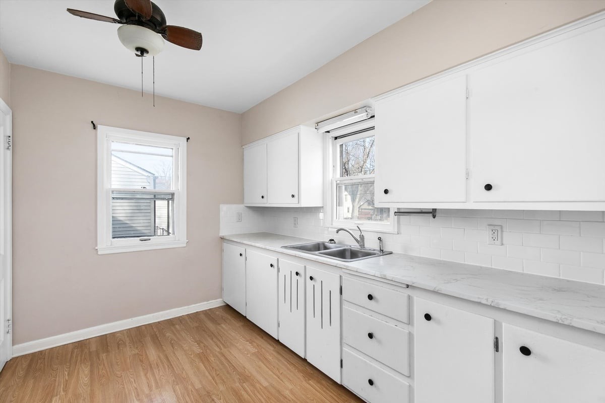 1734 45th St - Photo 6 of 14