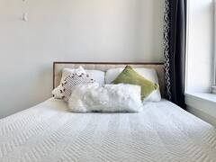 Private Bedroom in 4 Bedroom/2 Bathroom Home - Photo 4 of 7