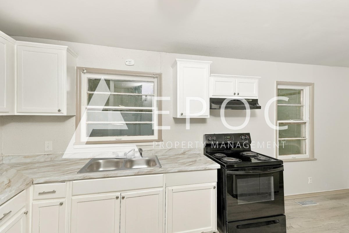 2440 N Winston Ave - Photo 2 of 15