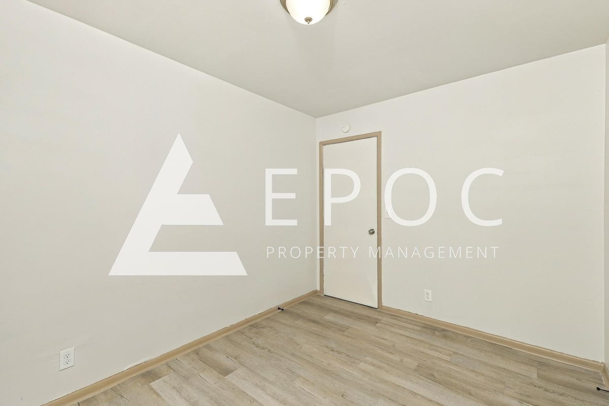 2440 N Winston Ave - Photo 4 of 15