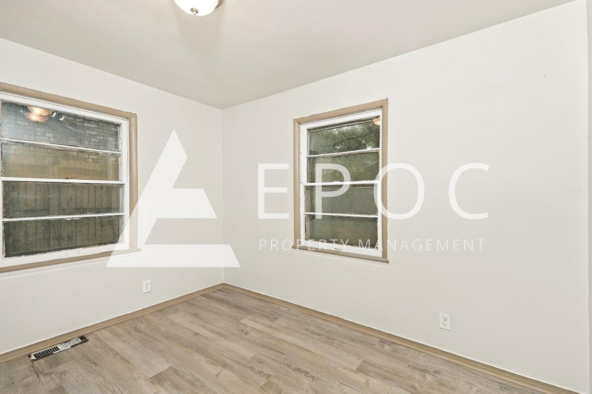 2440 N Winston Ave - Photo 5 of 15