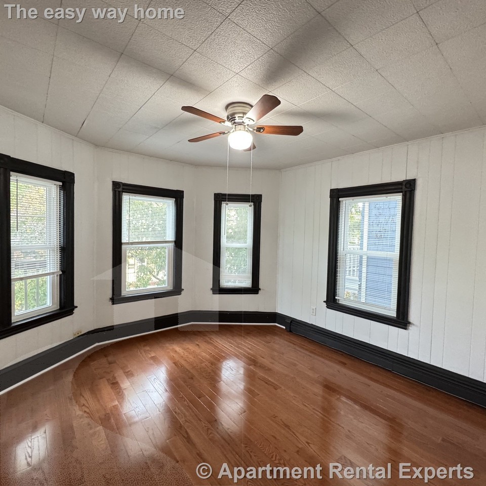 53 Hinckley St #2 - Photo 2 of 12