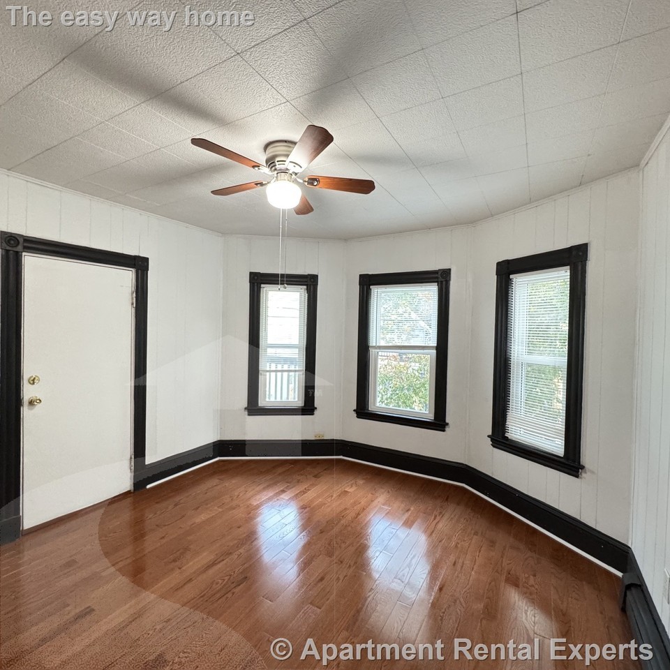 53 Hinckley St #2 - Photo 3 of 12
