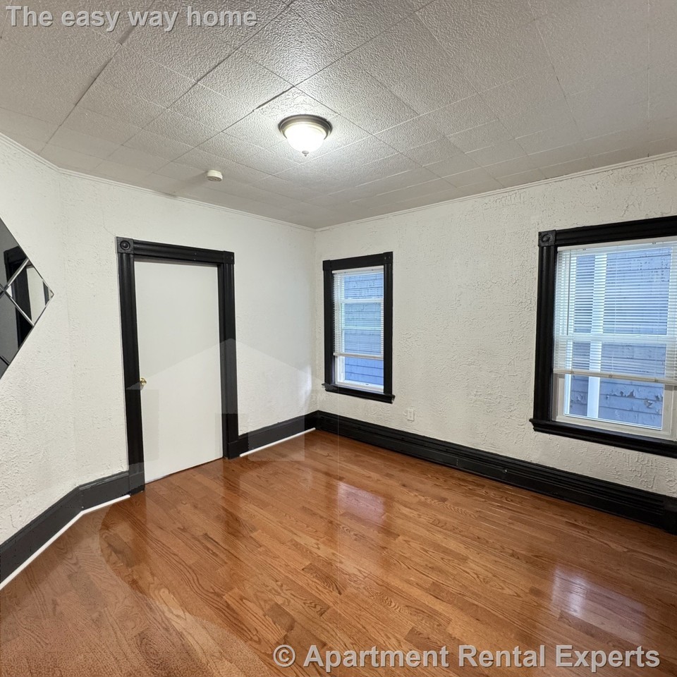53 Hinckley St #2 - Photo 5 of 12