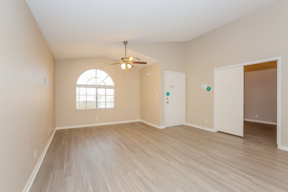 910 High Plains Dr - Photo 3 of 16