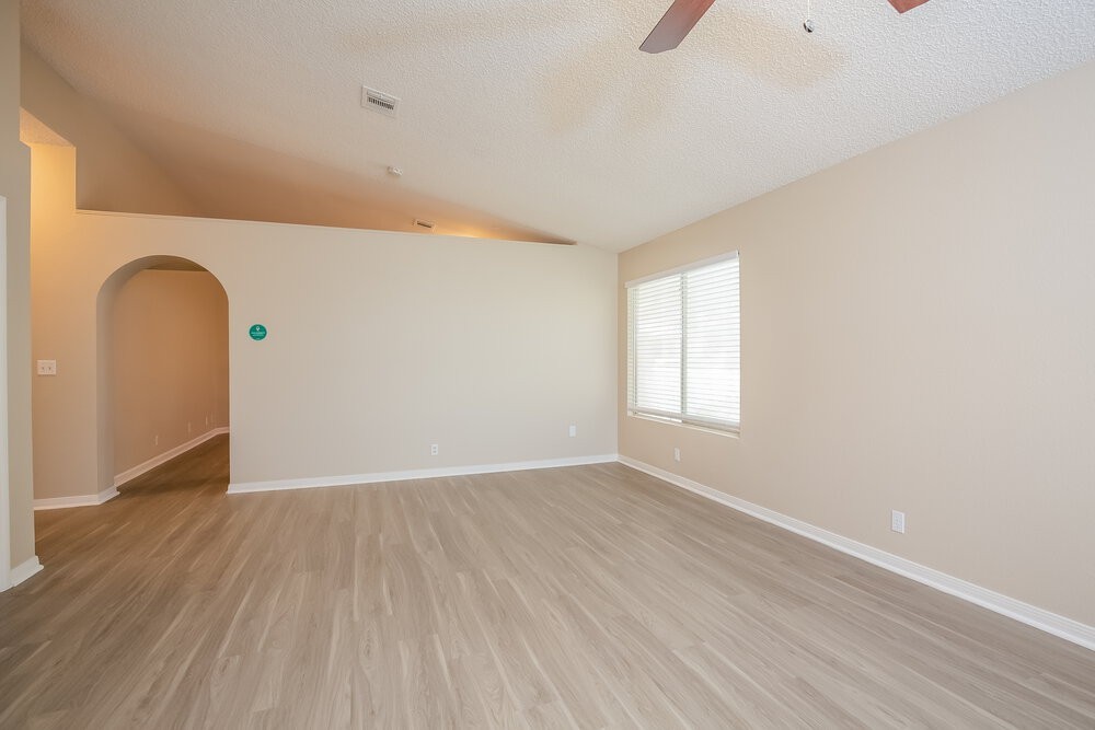 910 High Plains Dr - Photo 4 of 16