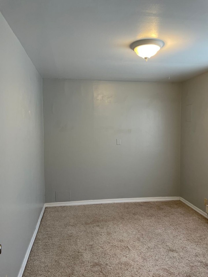 1202 Jackson St - Photo 6 of 8