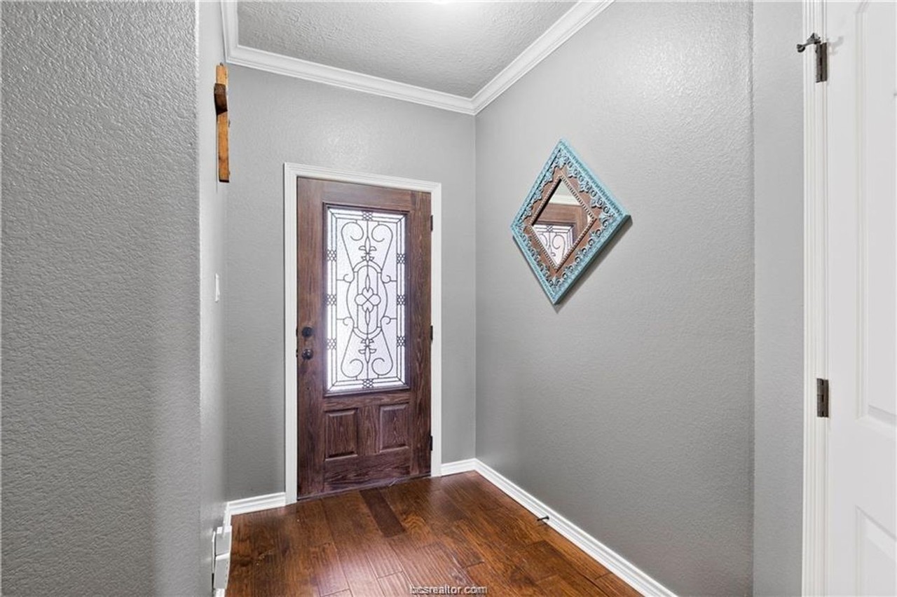 1446 Crescent Ridge Dr - Photo 4 of 37