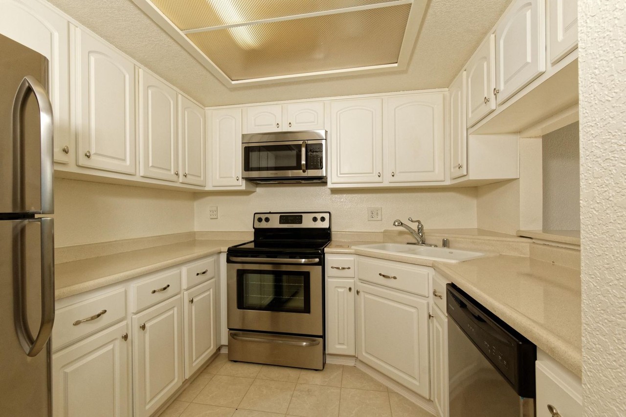 2601 Ne 4th St #631 - Photo 6 of 13