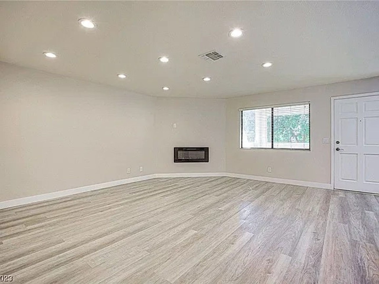 2705 Beaver Creek Ct #201 - Photo 4 of 5