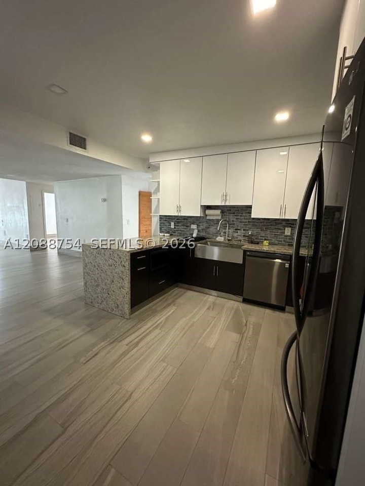 5737 Sw 6th St - Photo 3 of 16