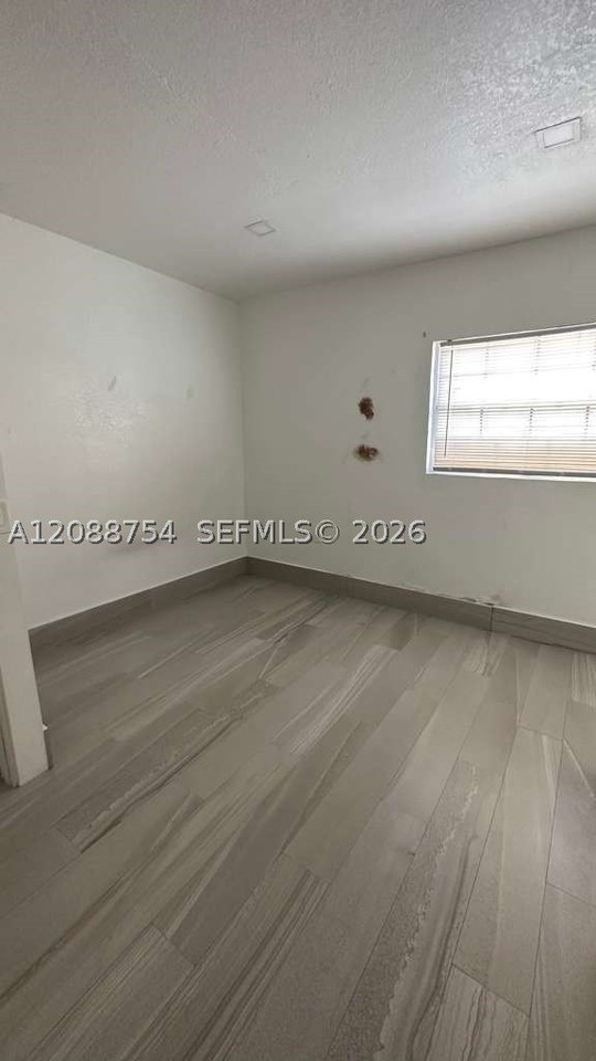 5737 Sw 6th St - Photo 5 of 16
