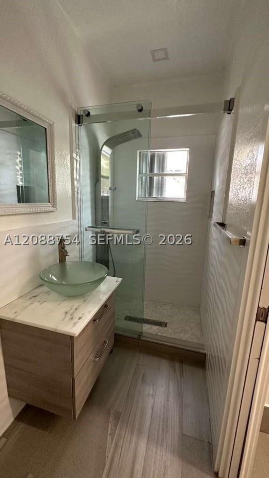 5737 Sw 6th St - Photo 7 of 16