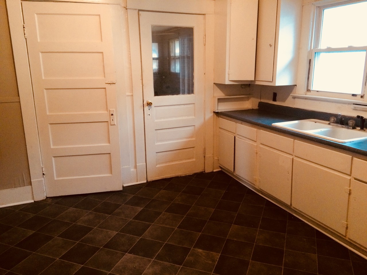 135 E 11th Ave - Photo 3 of 8
