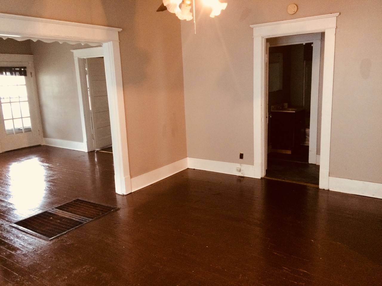 135 E 11th Ave - Photo 4 of 8