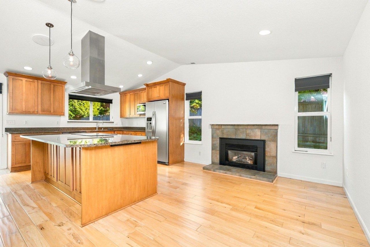 2105 108th St Se - Photo 5 of 16