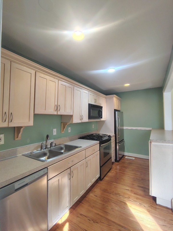 1315 Shepherd St Ne - Photo 2 of 20