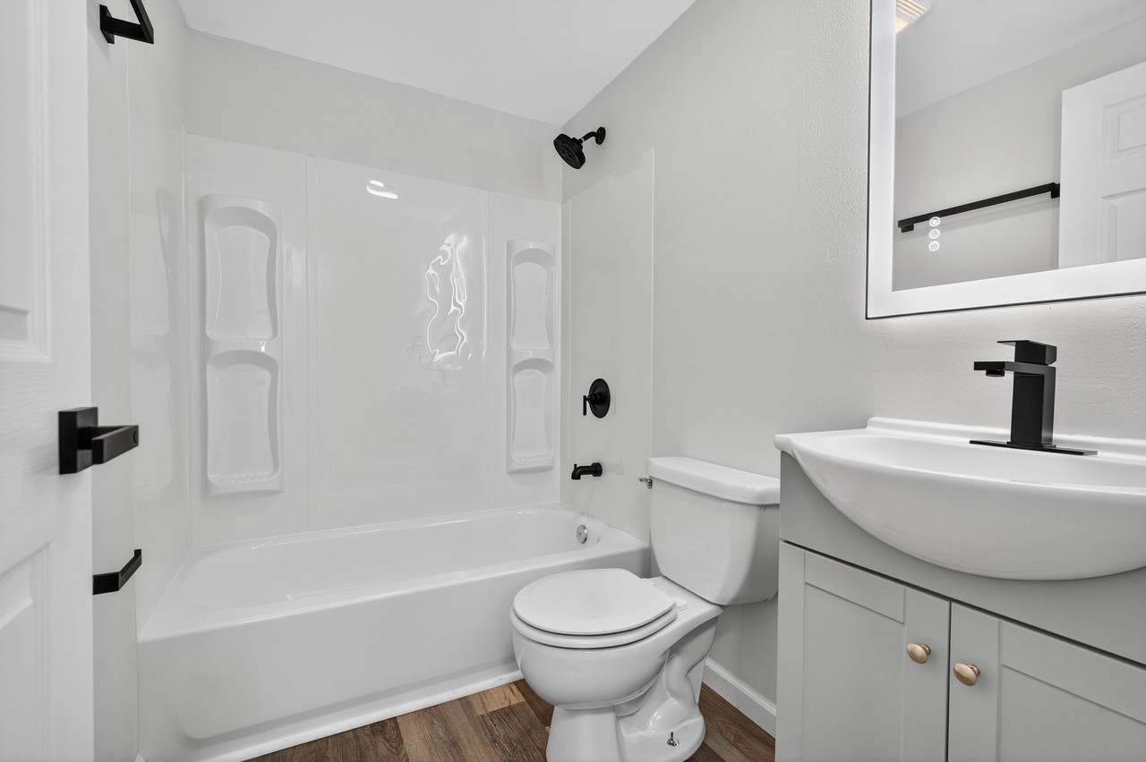 2705 Center St #2705D - Photo 7 of 9