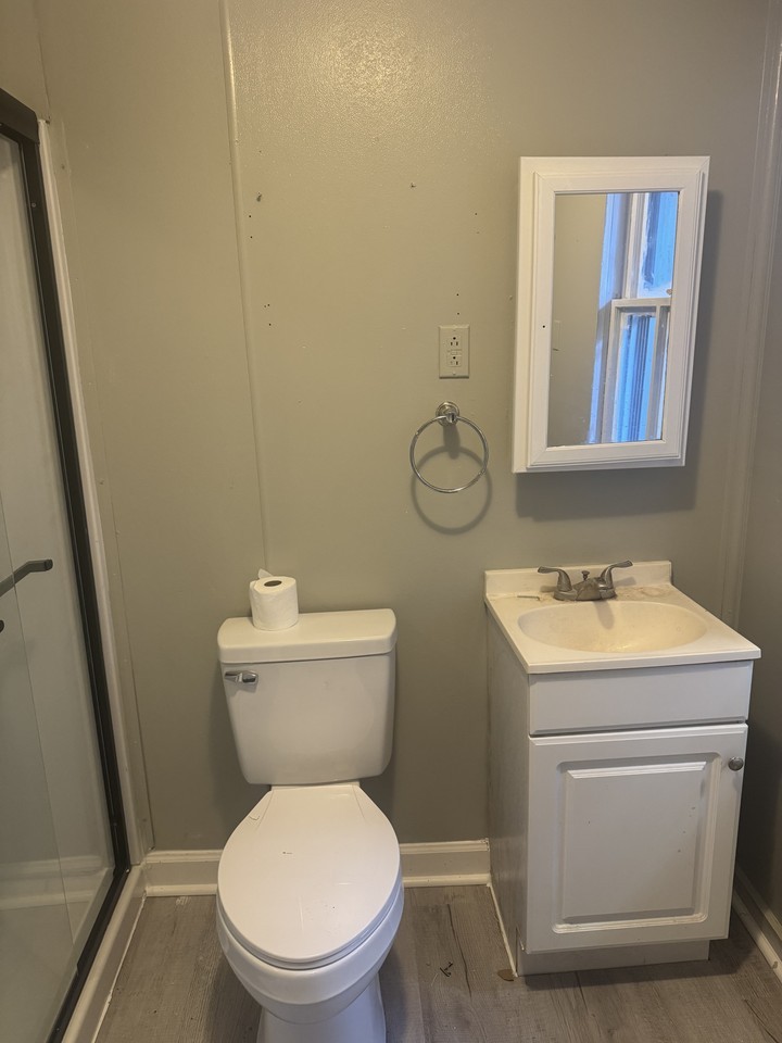 1205 Windsor St - Photo 4 of 11