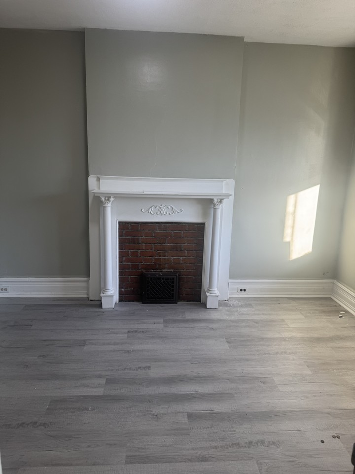 1205 Windsor St - Photo 5 of 11