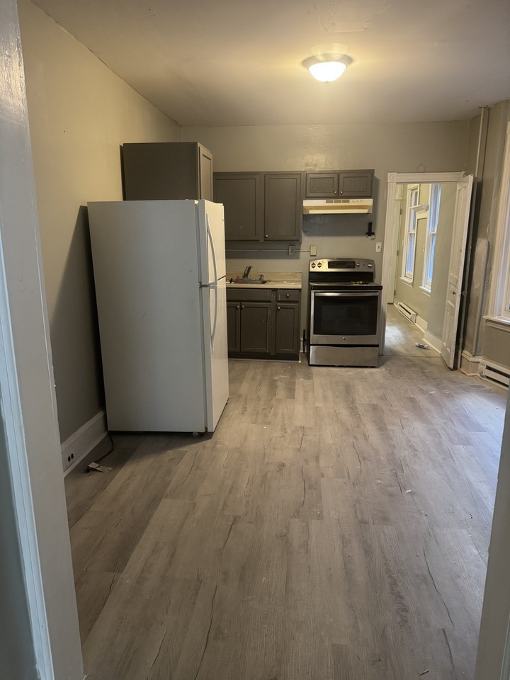 1205 Windsor St - Photo 6 of 11