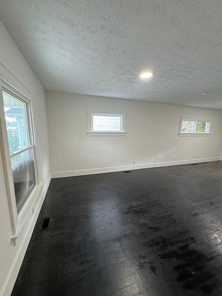 1107 Linden Ave - Photo 2 of 27