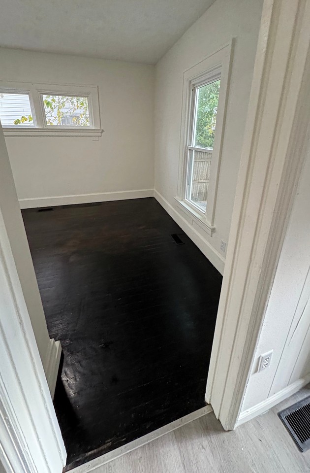 1107 Linden Ave - Photo 4 of 27