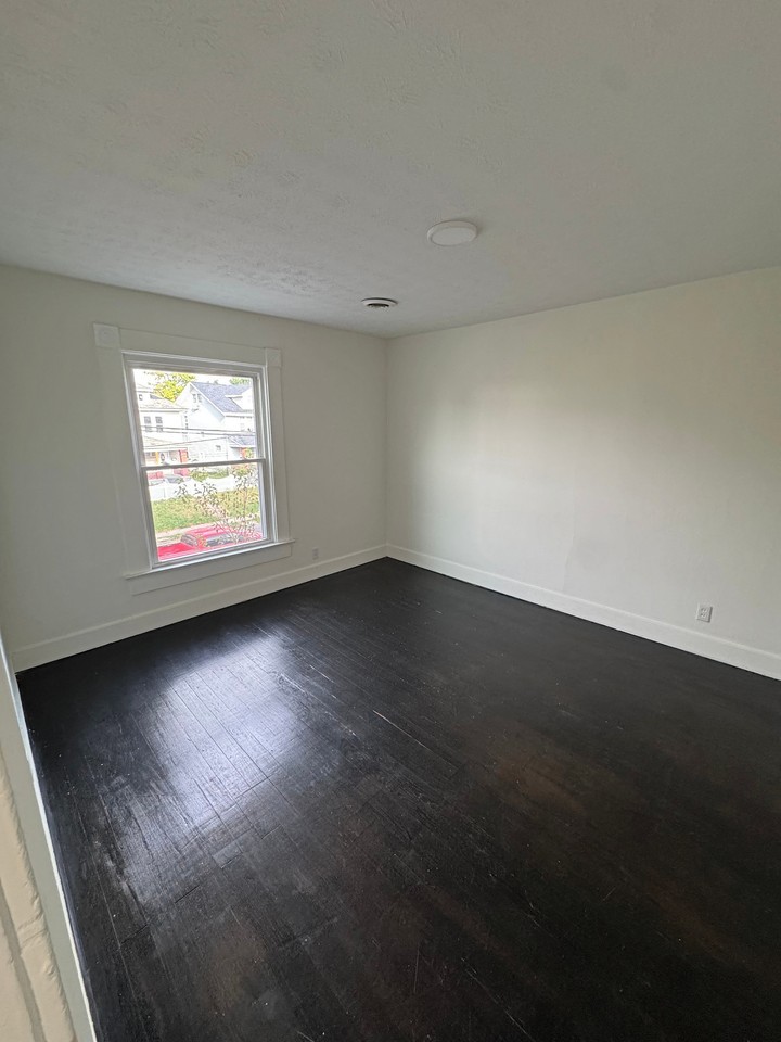 1107 Linden Ave - Photo 5 of 27