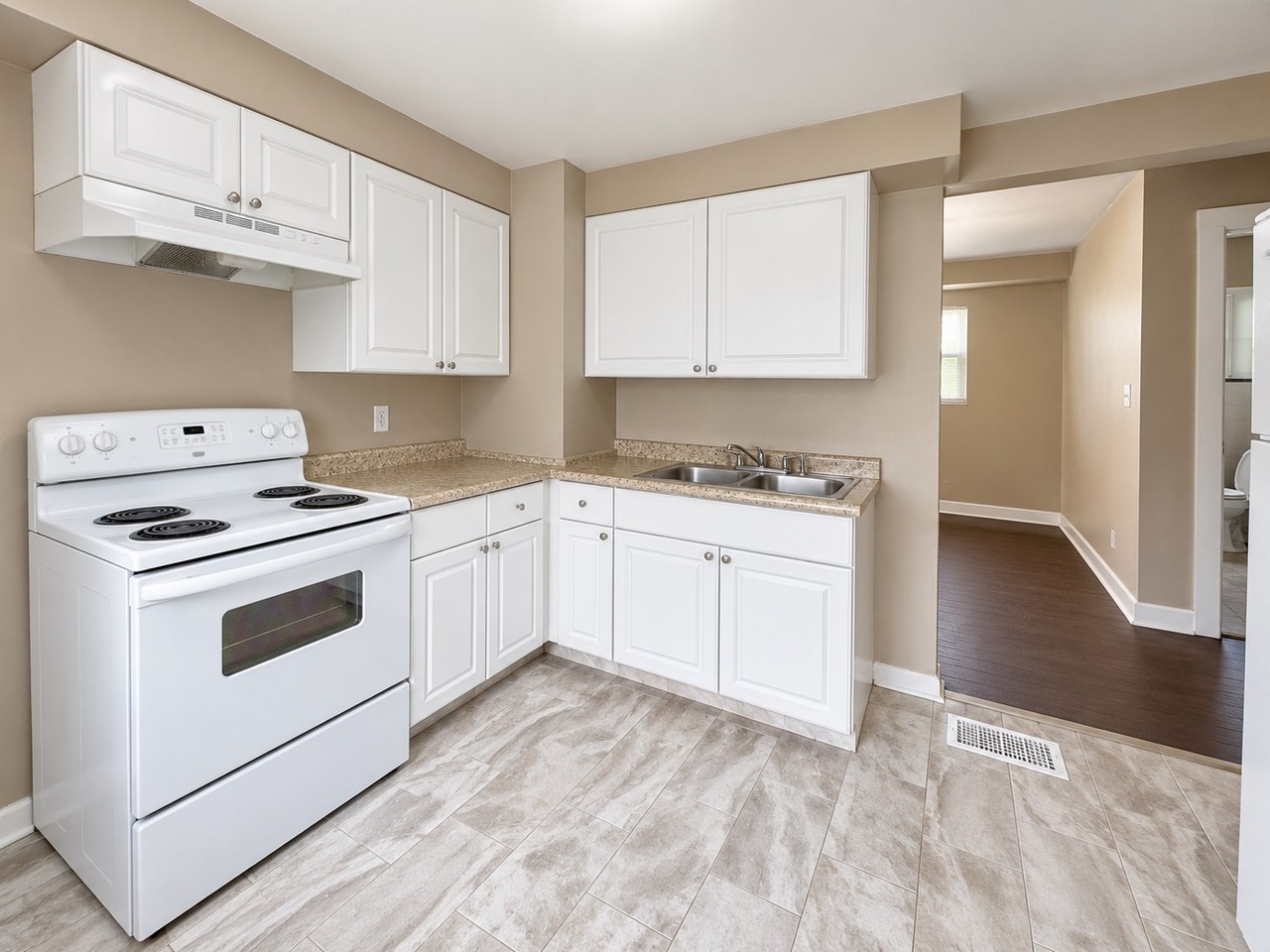 1525 Comer Ave - Photo 4 of 10