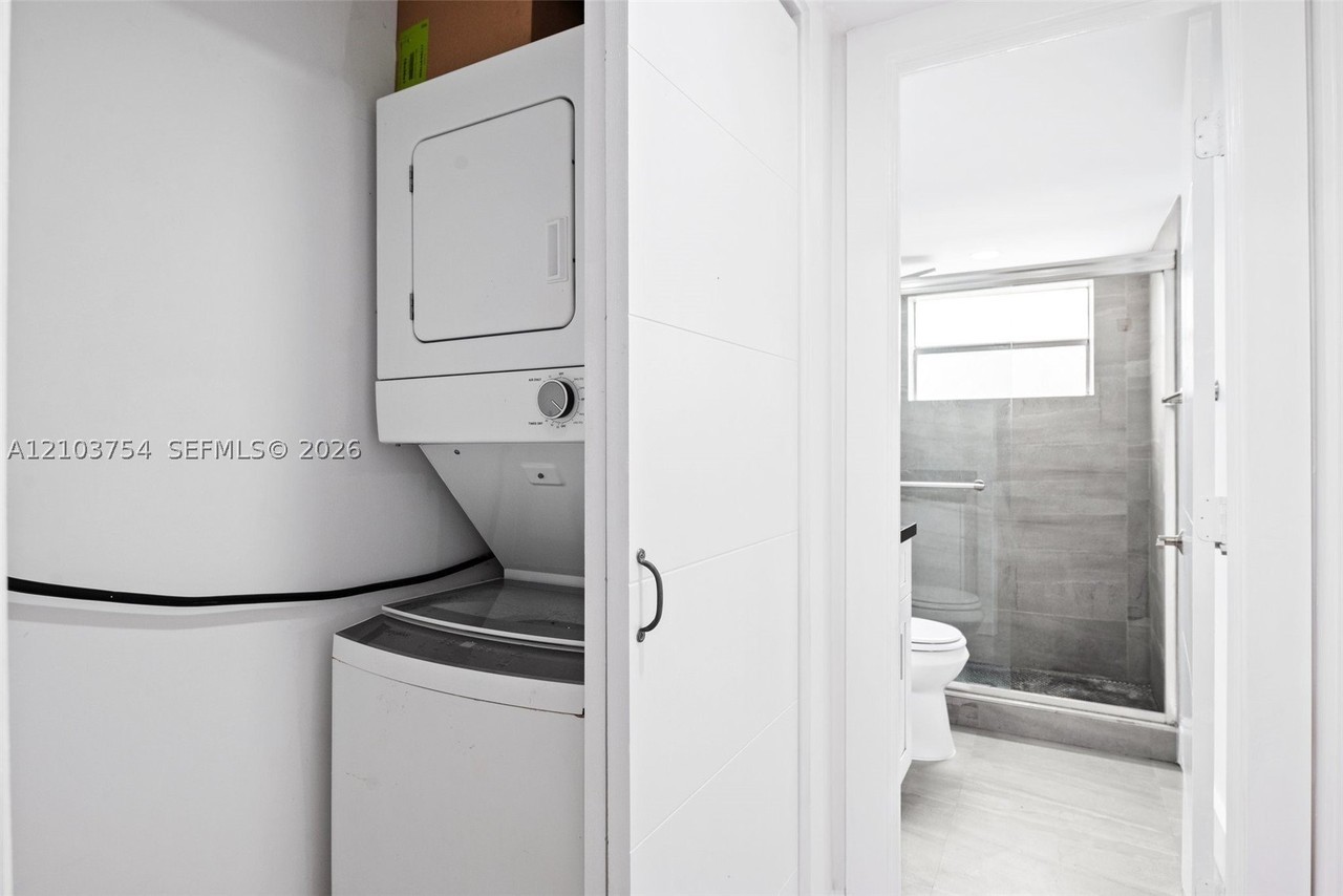 1001 Nw 45th St #2 - Photo 7 of 24