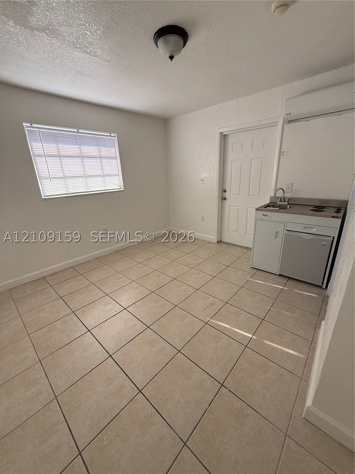 2501 Sw 107th Ave #EFF - Photo 4 of 9