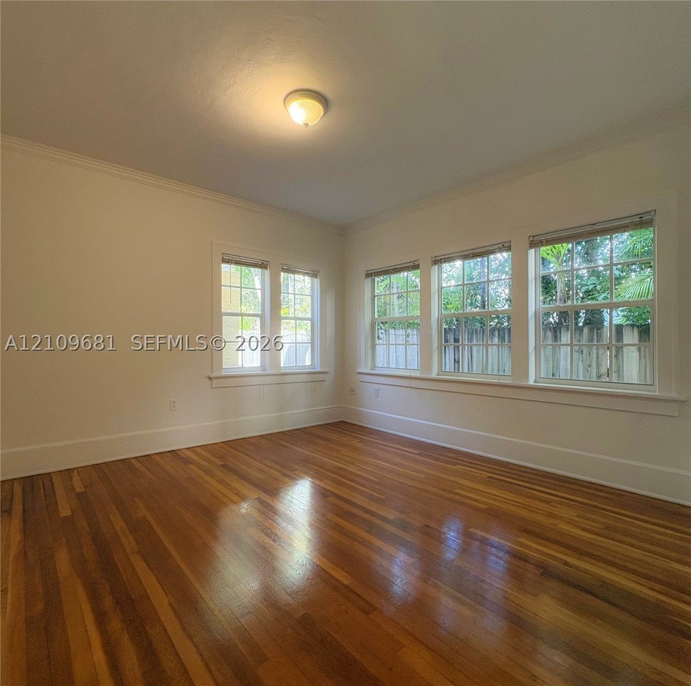 4342 Sheridan Ave #4 - Photo 5 of 32