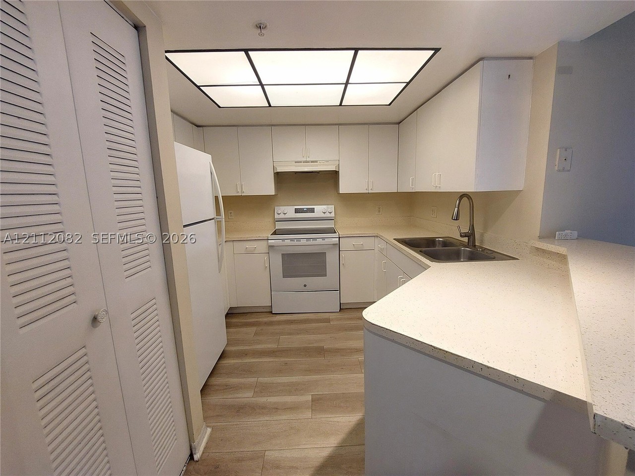 4149 N Haverhill Rd #1616 - Photo 7 of 26
