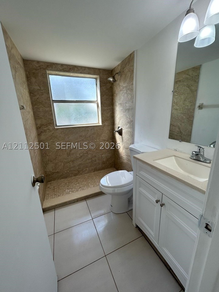 820 Twin Lakes Dr #820 - Photo 3 of 15
