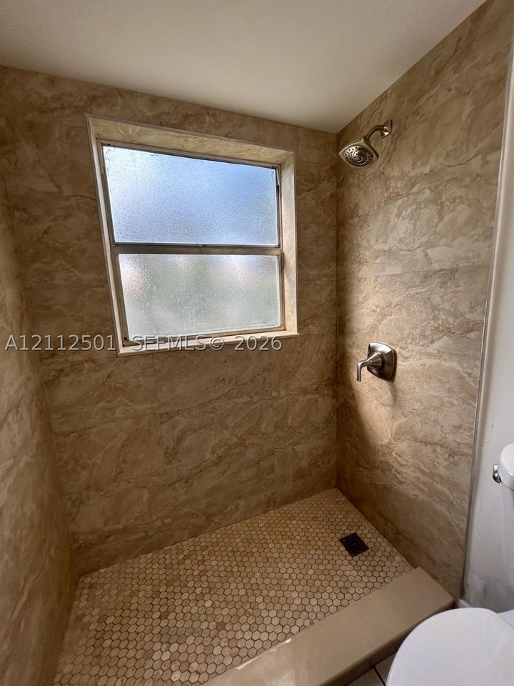 820 Twin Lakes Dr #820 - Photo 4 of 15